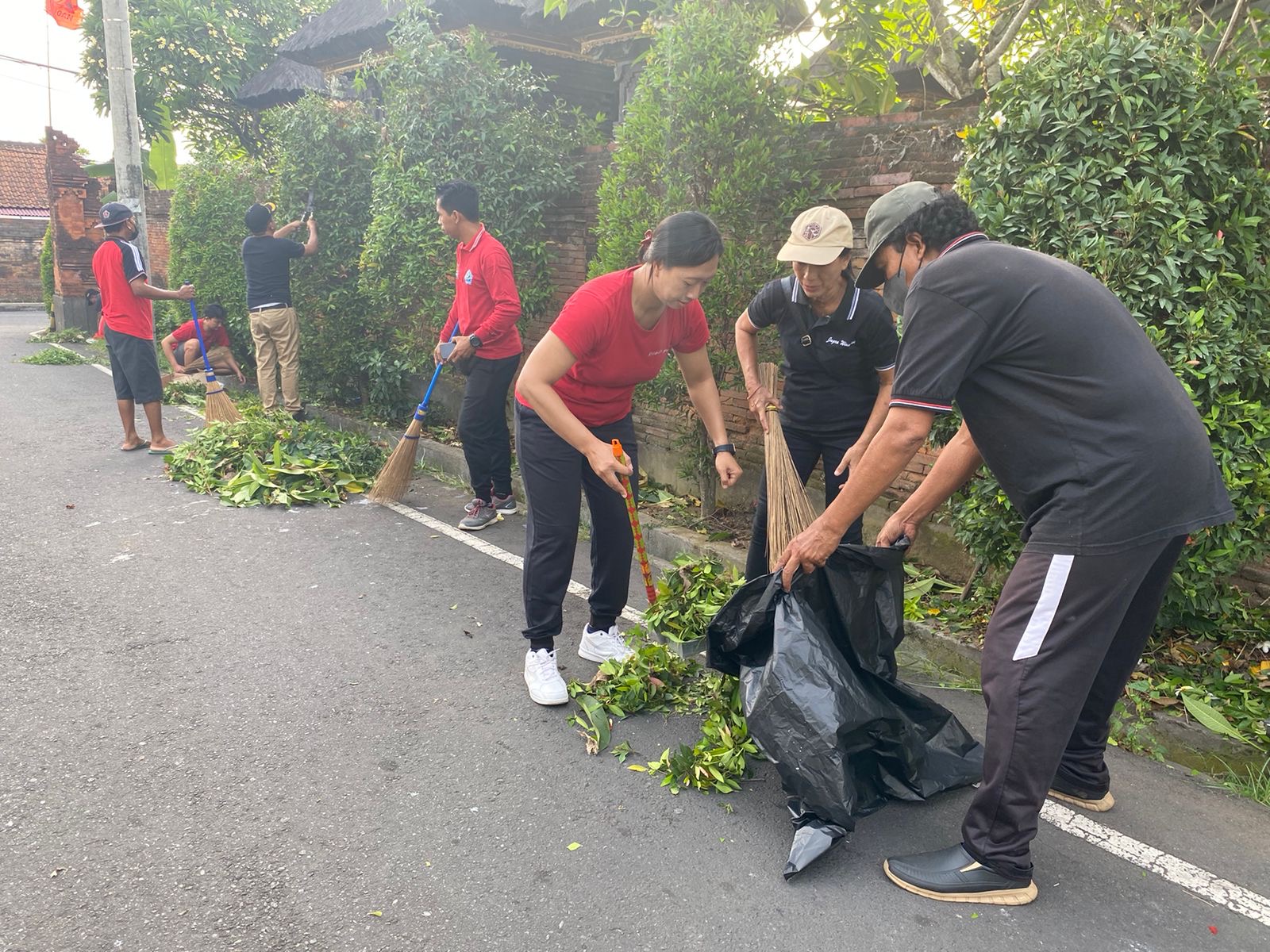 Kegiatan JUMPA BERLIAN (Jumat Pagi Bersih Lingkungan)