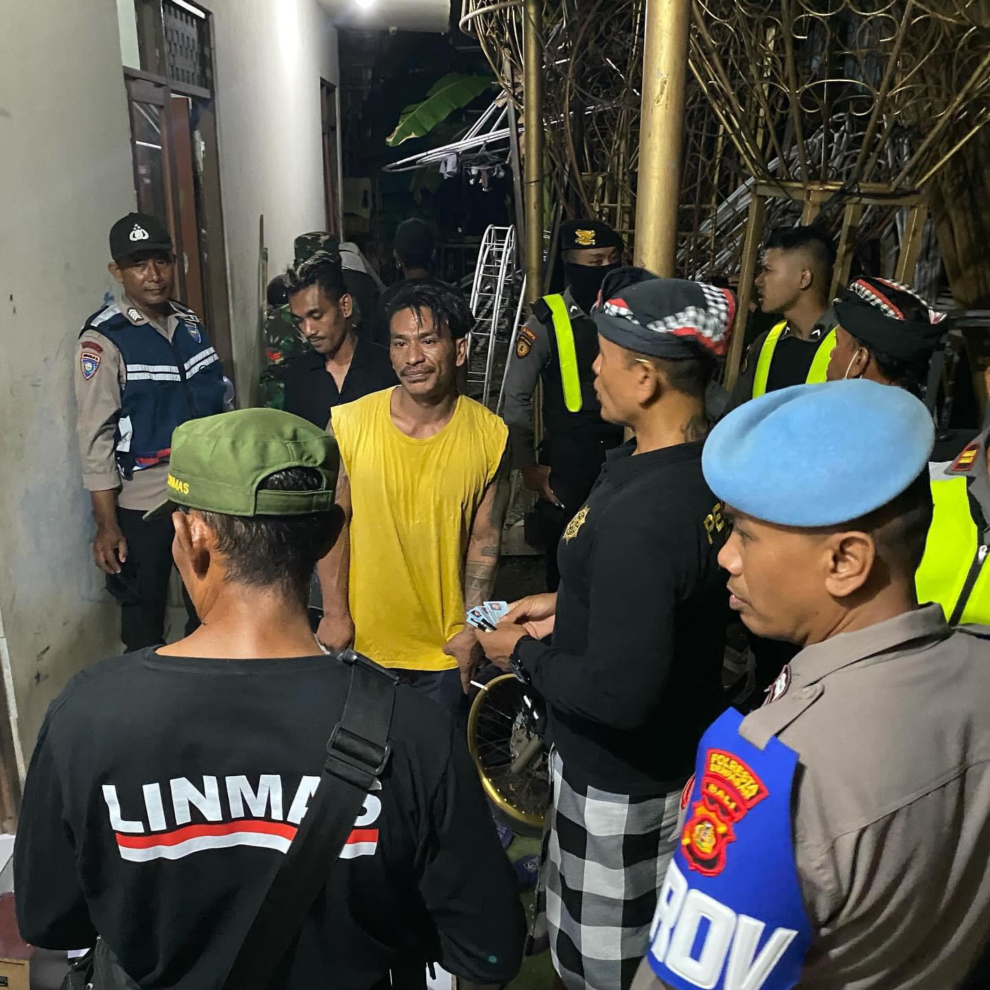 Kegiatan sidak penduduk non-permanen di wilayah banjar dukuh desa kesiman petilan