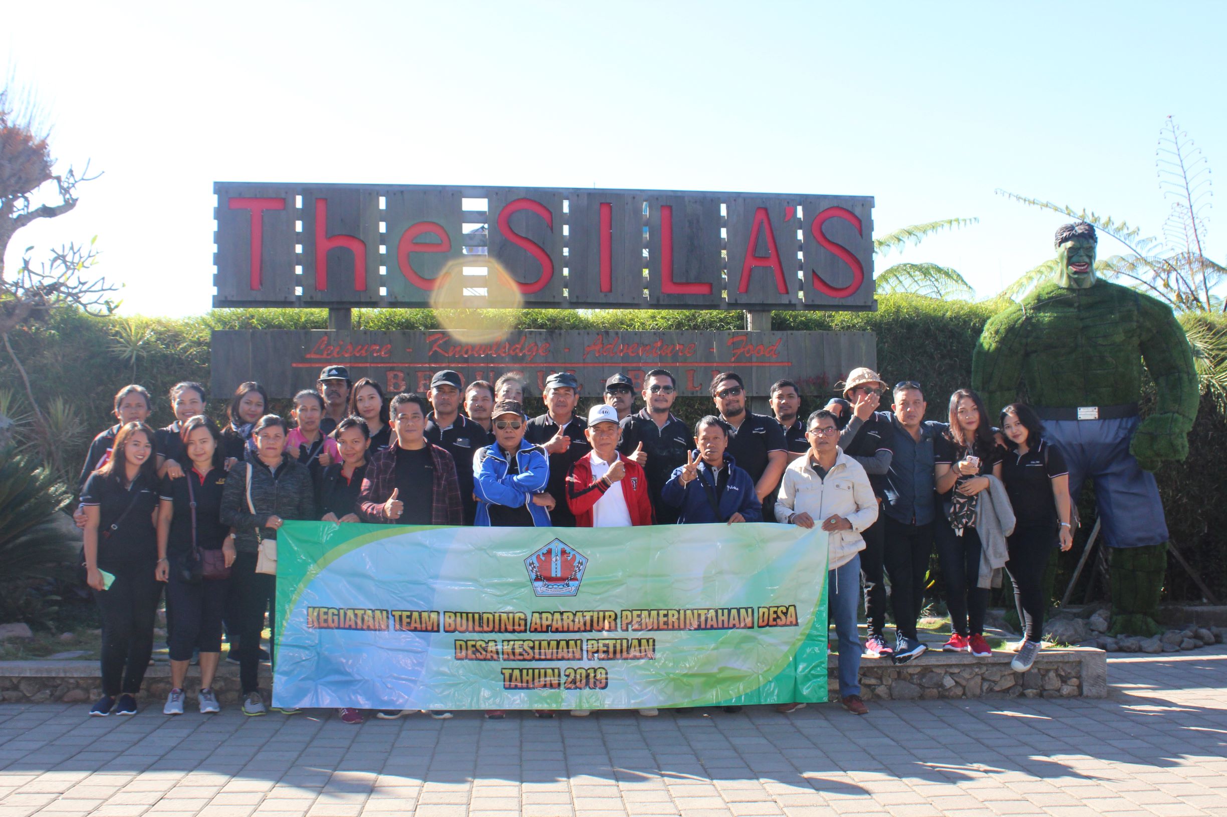 Team Building dan Peningkatan Kapasitas Aparatur Pemerintahan Desa Kesiman Petilan