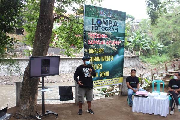 Bersih Sungai bersama GAS KOPLING dan Bedah Karya Lomba Fotografi 