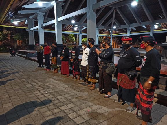CEGAH COVID-19, PEMDES KESIMAN PETILAN GELAR PENERTIBAN ADMINISTRASI PENDUDUK NON PERMANEN